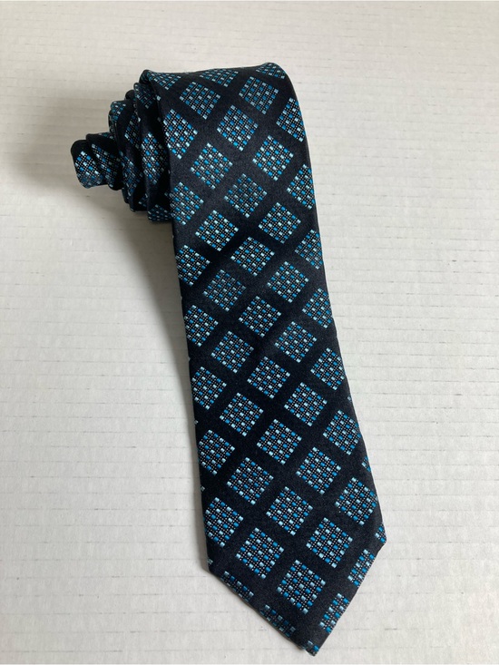 Geoffrey Beene Other - Geoffrey Beene tie Men's Geo-Micro Black & Blue 100% Silk